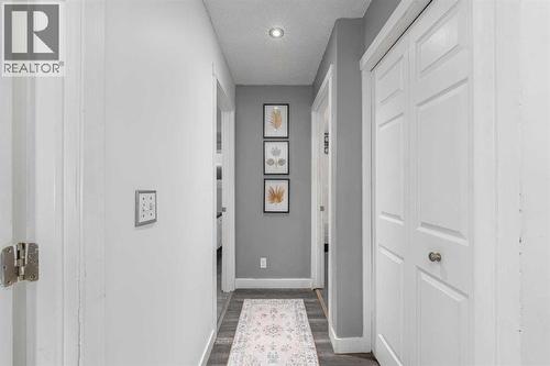 1347 Berkley Drive Nw, Calgary, AB - Indoor Photo Showing Other Room