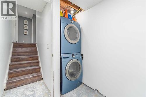 1347 Berkley Drive Nw, Calgary, AB - Indoor Photo Showing Laundry Room