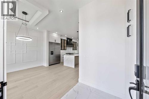 1417 42 Street Sw, Calgary, AB - Indoor Photo Showing Kitchen