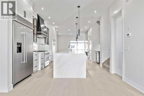 1417 42 Street Sw, Calgary, AB - Indoor Photo Showing Kitchen With Upgraded Kitchen