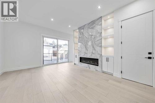 1417 42 Street Sw, Calgary, AB - Indoor With Fireplace