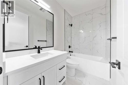 1417 42 Street Sw, Calgary, AB - Indoor Photo Showing Bathroom