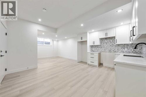 1417 42 Street Sw, Calgary, AB - Indoor Photo Showing Kitchen With Upgraded Kitchen