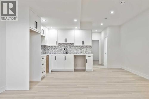 1417 42 Street Sw, Calgary, AB - Indoor Photo Showing Kitchen With Upgraded Kitchen