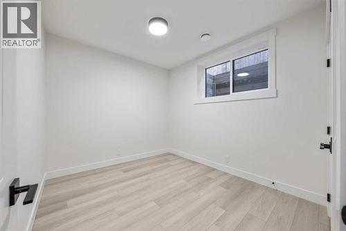 1417 42 Street Sw, Calgary, AB - Indoor Photo Showing Other Room
