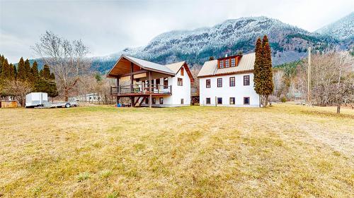 4581 Samuelson Road, Canyon, BC - Outdoor