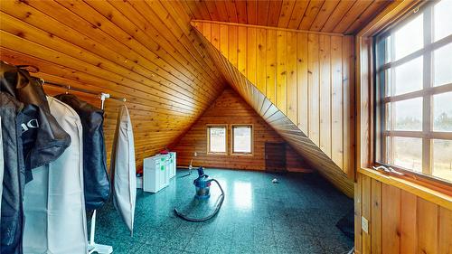4581 Samuelson Road, Canyon, BC - Indoor Photo Showing Other Room