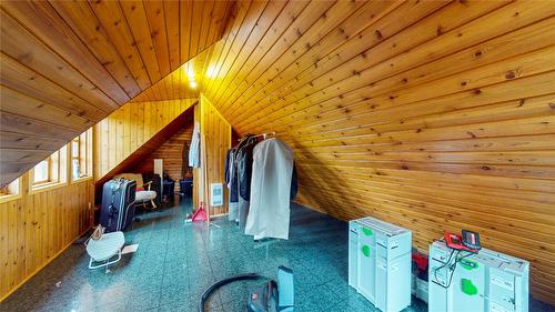 4581 Samuelson Road, Canyon, BC - Indoor Photo Showing Other Room