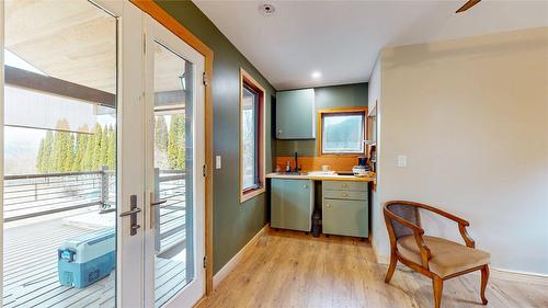 4581 Samuelson Road, Canyon, BC - Indoor Photo Showing Other Room