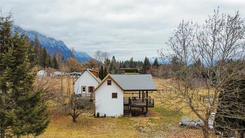 4581 Samuelson Road, Canyon, BC - Outdoor
