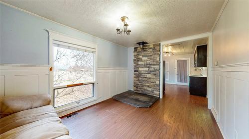4581 Samuelson Road, Canyon, BC - Indoor