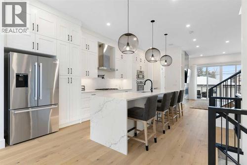 234 25 Avenue Ne, Calgary, AB - Indoor Photo Showing Kitchen With Upgraded Kitchen