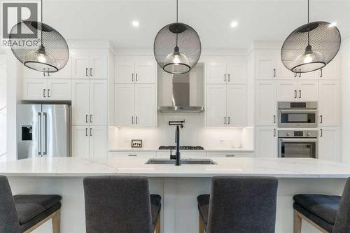 234 25 Avenue Ne, Calgary, AB - Indoor Photo Showing Kitchen With Upgraded Kitchen