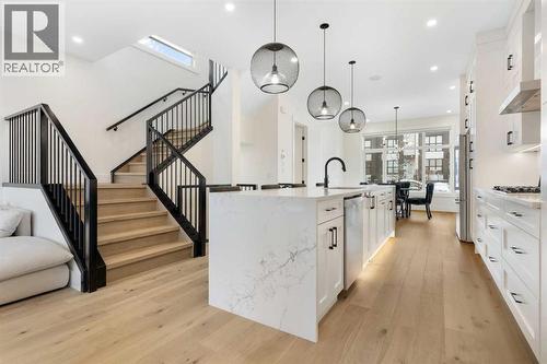 234 25 Avenue Ne, Calgary, AB - Indoor Photo Showing Kitchen With Upgraded Kitchen