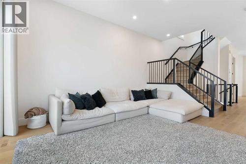 234 25 Avenue Ne, Calgary, AB - Indoor