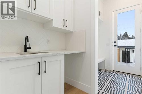 234 25 Avenue Ne, Calgary, AB - Indoor Photo Showing Other Room