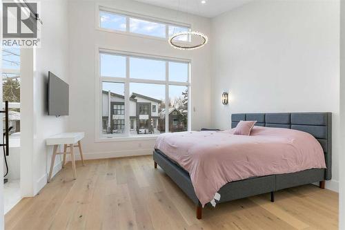 234 25 Avenue Ne, Calgary, AB - Indoor Photo Showing Bedroom