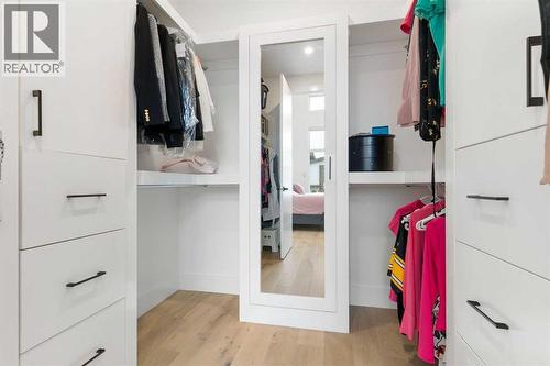 234 25 Avenue Ne, Calgary, AB - Indoor With Storage