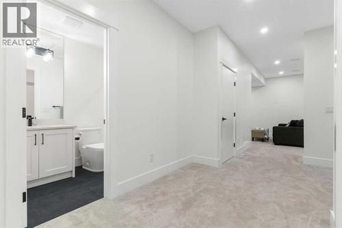 234 25 Avenue Ne, Calgary, AB - Indoor Photo Showing Other Room