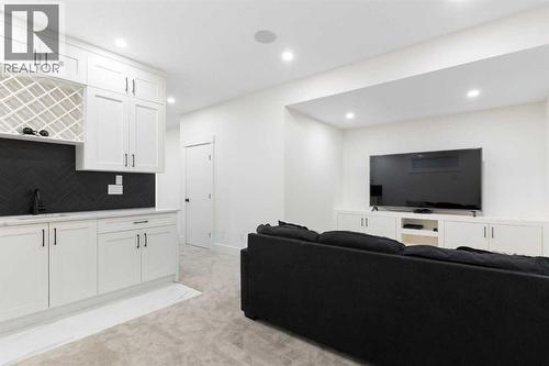 234 25 Avenue Ne, Calgary, AB - Indoor