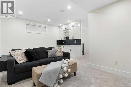 234 25 Avenue Ne, Calgary, AB - Indoor Photo Showing Living Room