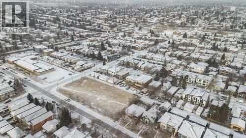 234 25 Avenue Ne, Calgary, AB - Outdoor