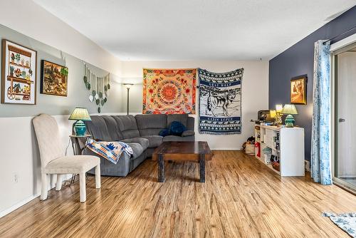 103A-880 Badke Road, Kelowna, BC - Indoor Photo Showing Living Room