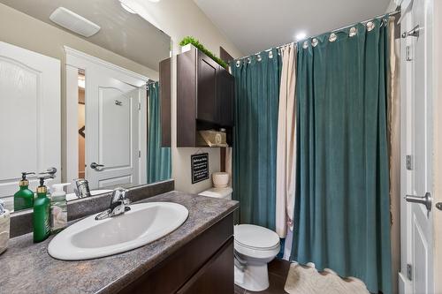 #301-975 Victoria  W Street, Kamloops, BC - Indoor Photo Showing Bathroom