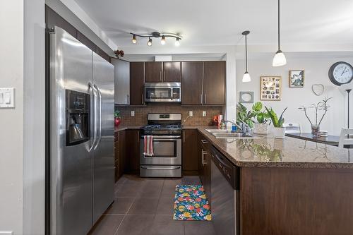 #301-975 Victoria  W Street, Kamloops, BC - Indoor Photo Showing Kitchen With Stainless Steel Kitchen With Double Sink With Upgraded Kitchen