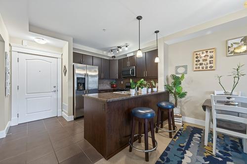 #301-975 Victoria  W Street, Kamloops, BC - Indoor Photo Showing Kitchen