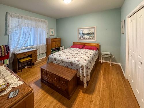 12-2 Royal Ann Court, Osoyoos, BC - Indoor Photo Showing Bedroom