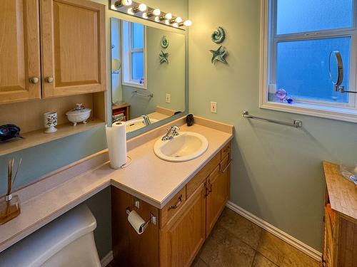 12-2 Royal Ann Court, Osoyoos, BC - Indoor Photo Showing Bathroom