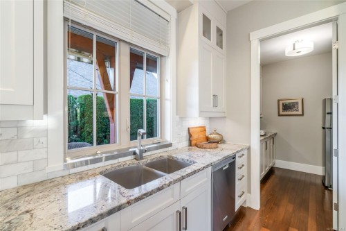 609 Prospect Pointe Dr, French Creek, BC 