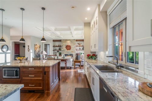 609 Prospect Pointe Dr, French Creek, BC 