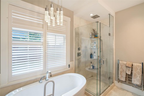 609 Prospect Pointe Dr, French Creek, BC 