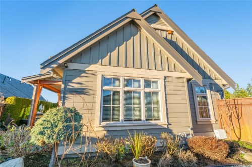 609 Prospect Pointe Dr, French Creek, BC 