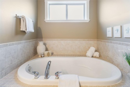 550 Falcon Crt, Parksville, BC 