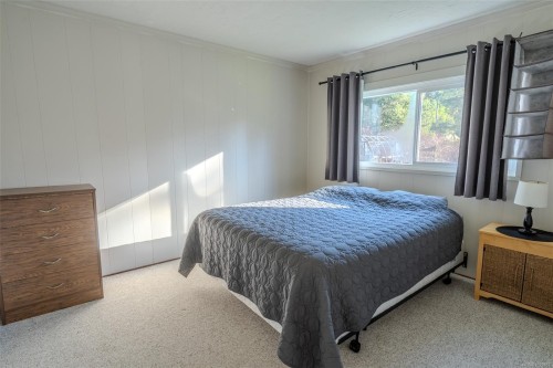 274 Park Dr, Salt Spring, BC - Indoor Photo Showing Bedroom