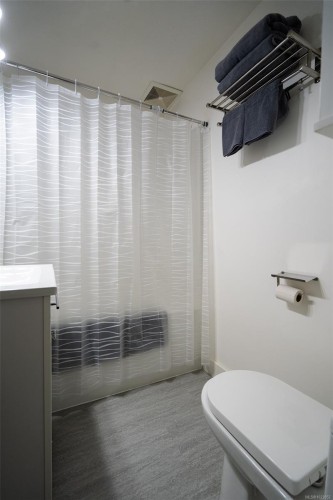 274 Park Dr, Salt Spring, BC - Indoor Photo Showing Bathroom