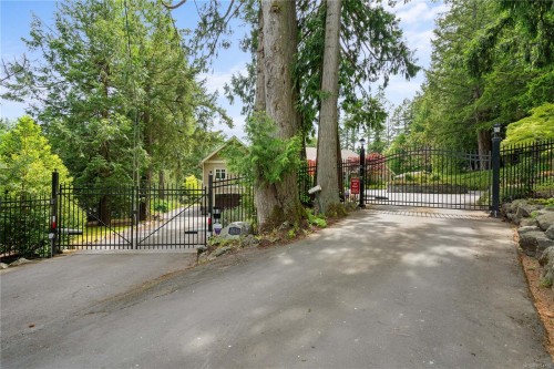 441 Glendower Rd, Saanich, BC 