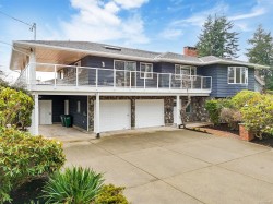 1873 San Juan Ave  Saanich, BC V8N 2J1