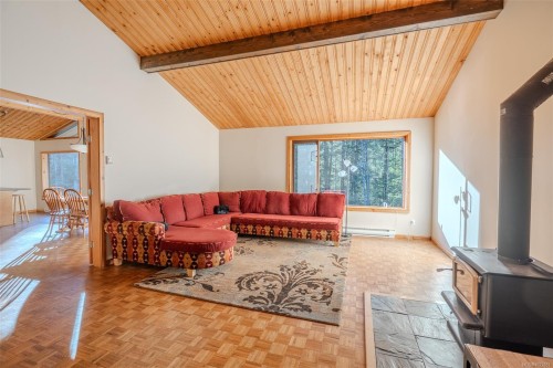121 Thomas Rd, Salt Spring, BC 