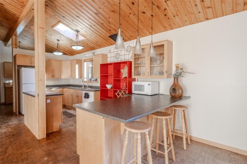 121 Thomas Rd, Salt Spring, BC 