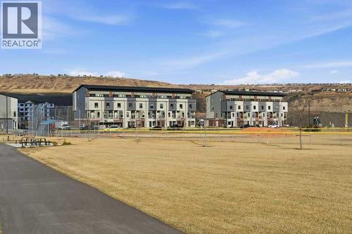 102, 156 Park Street  Cochrane, AB T4C 3H3