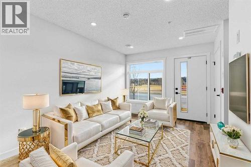 102, 156 Park Street, Cochrane, AB - Indoor Photo Showing Living Room