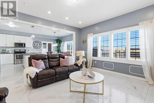 238 Crombie Street, Clarington, ON - Indoor Photo Showing Living Room