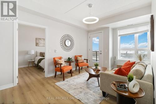 421 - 640 Sauve Street, Milton, ON - Indoor Photo Showing Living Room