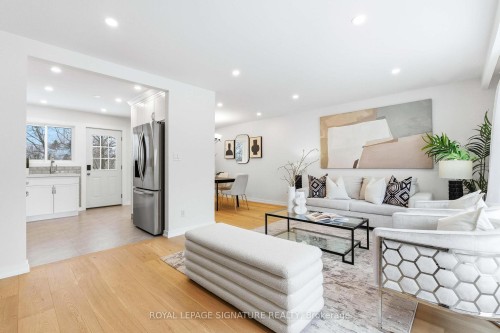 1271 Canford Crescent, Mississauga, ON - Indoor Photo Showing Living Room
