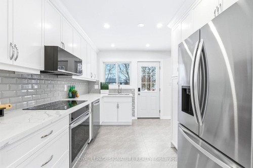 1271 Canford Crescent, Mississauga, ON - Indoor Photo Showing Kitchen With Upgraded Kitchen