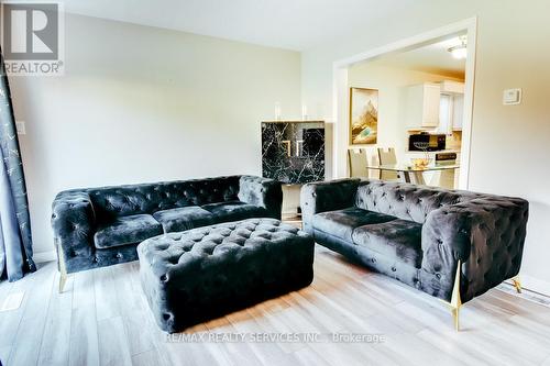 21 Faith Boulevard, St. Thomas, ON - Indoor Photo Showing Living Room